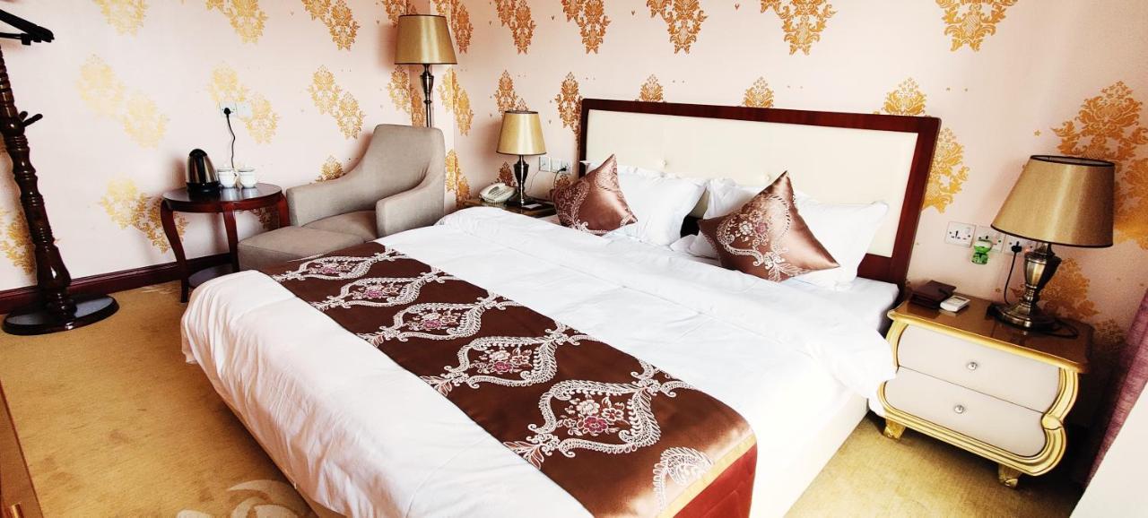 Golden Peacock Hotel بلانتاير المظهر الخارجي الصورة